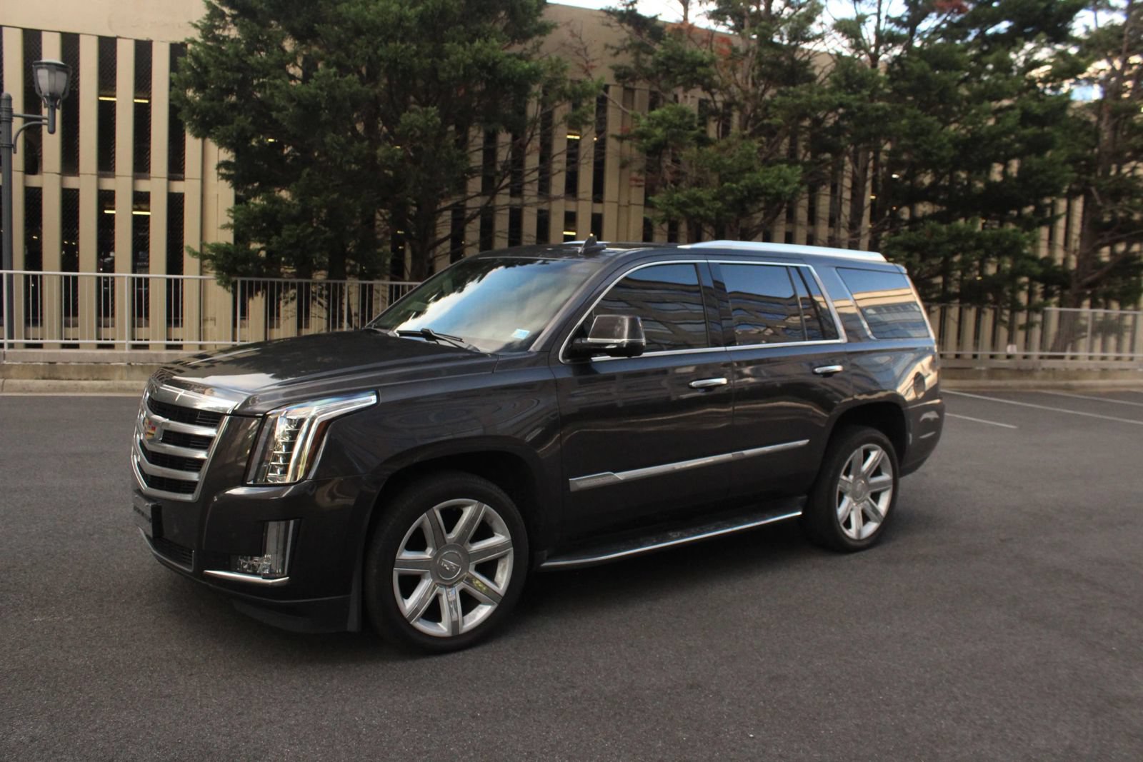 Used 2016 Cadillac Escalade Luxury AWD/4WD image 12