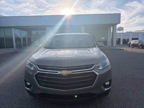 Used 2018 Chevrolet Traverse LT image 2