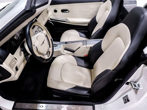 Used 2005 Chrysler Crossfire Limited RWD image 9