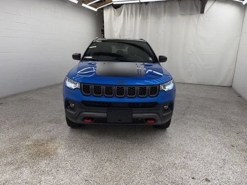 Used 2025 Jeep Compass Trailhawk AWD/4WD image 6