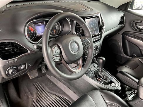 Used 2022 Jeep Cherokee Limited w/ Mopar Interior Package AWD/4WD image 15