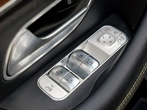 Used 2025 Mercedes-Benz GLS 450 4MATIC image 18