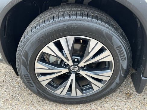 Certified 2021 Nissan Rogue SV image 9