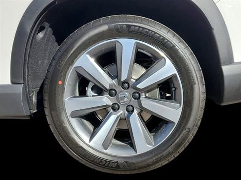 New 2025 Honda Pilot Touring image 9