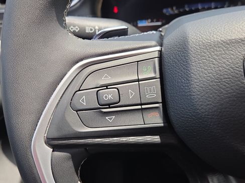 Used 2025 Jeep Grand Cherokee Laredo RWD image 19