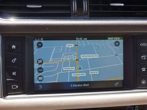 Used 2017 Jaguar XF RWD image 33