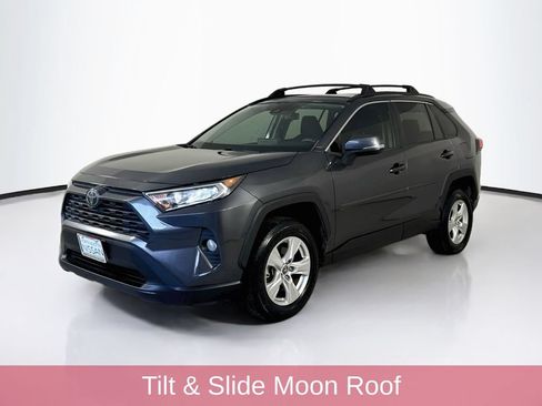Used 2020 Toyota RAV4 XLE w/ Convenience Package FWD image 3