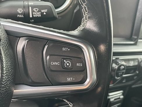 Used 2022 Jeep Wrangler Unlimited Sahara AWD/4WD image 28