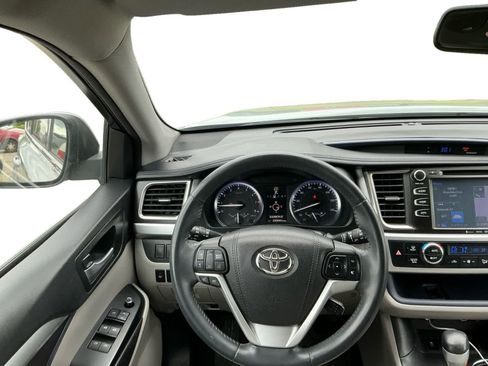 Used 2016 Toyota Highlander XLE w/ Protection Package #3 FWD image 11