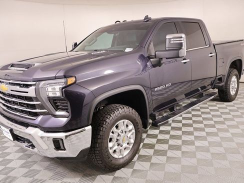 Used 2024 Chevrolet Silverado 2500 LTZ w/ LTZ Convenience Package image 10