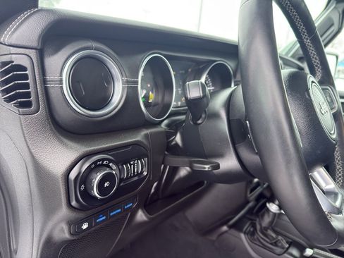 Used 2022 Jeep Wrangler Unlimited Sahara w/ Cold Weather Group image 14