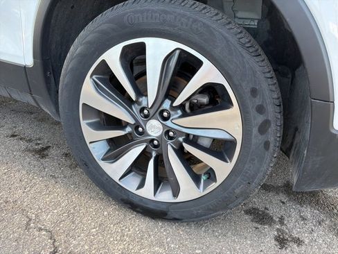 Used 2022 Buick Encore Preferred image 9