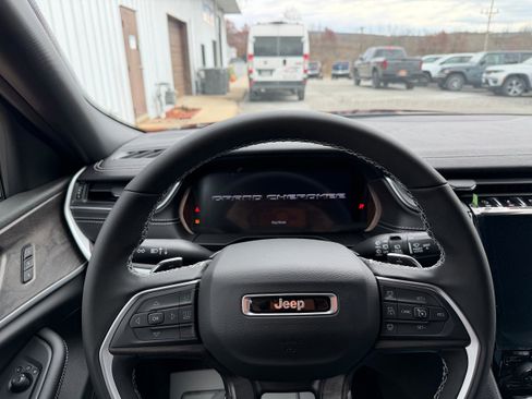 New 2025 Jeep Grand Cherokee Limited image 10