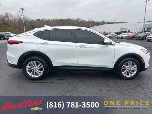 Used 2025 Buick Envista Preferred image 4