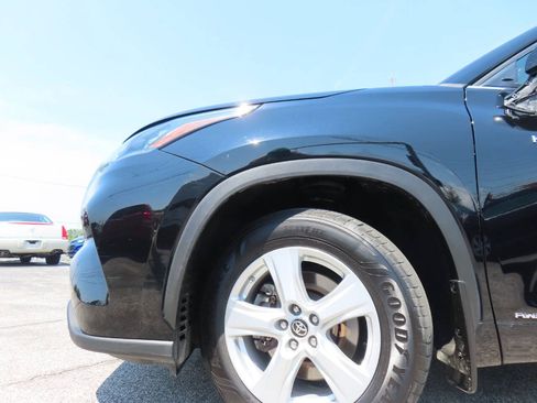 Used 2020 Toyota Highlander LE AWD/4WD image 30