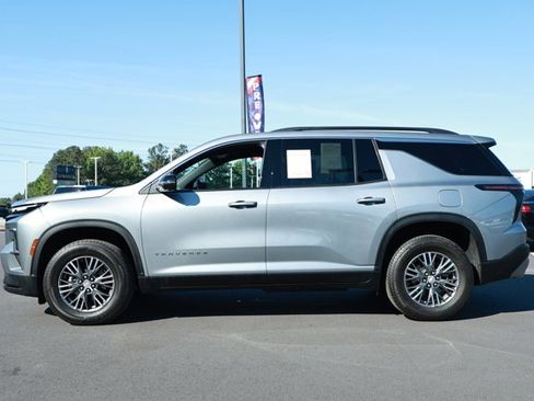 Used 2024 Chevrolet Traverse LT FWD image 9