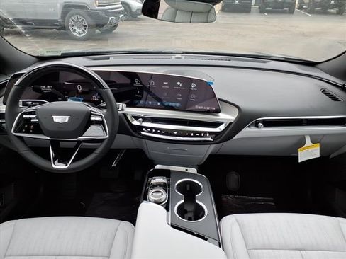 New 2026 Cadillac Lyriq Luxury AWD/4WD image 18