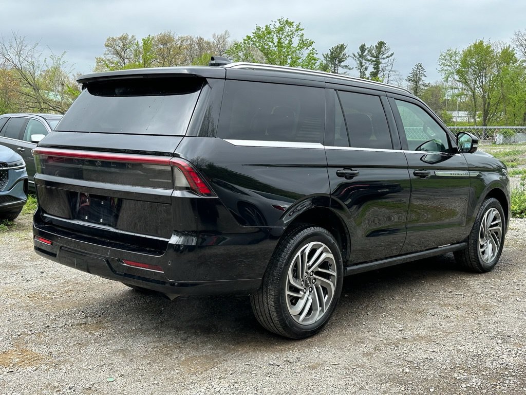 New 2025 Lincoln Navigator Reserve AWD/4WD image 30