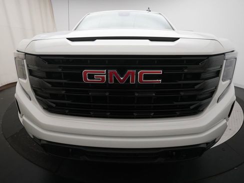 Used 2023 GMC Sierra 1500 Elevation w/ X31 Off-Road Package AWD/4WD image 11