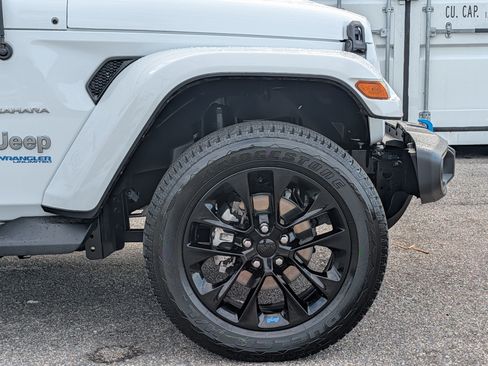 Used 2022 Jeep Wrangler Unlimited Sahara w/ Cold Weather Group AWD/4WD image 12