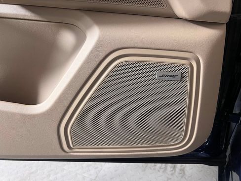 Certified 2020 Porsche Macan Turbo AWD/4WD image 31