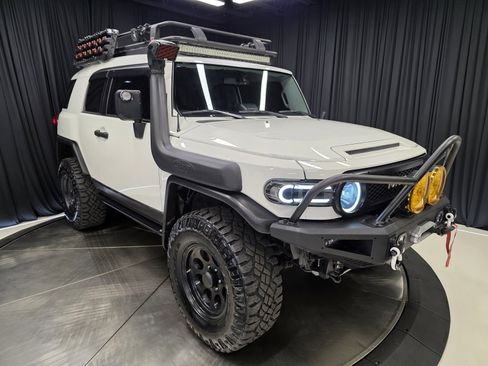 Used 2013 Toyota FJ Cruiser 4WD image 39