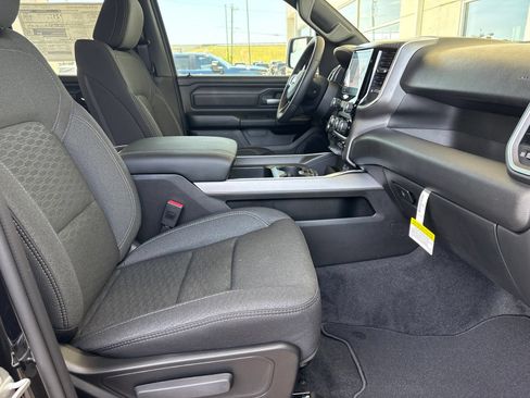 New 2026 RAM 1500 Express AWD/4WD image 16