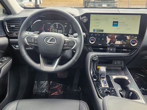 Used 2025 Lexus NX 350h AWD w/ Premium Package image 16