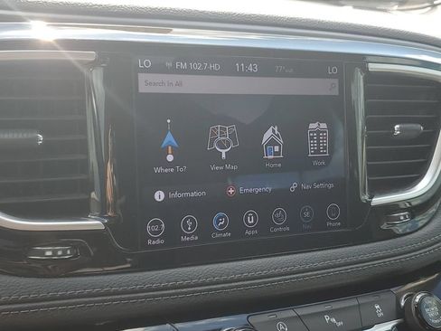 Used 2019 Chrysler Pacifica Limited w/ Tire & Wheel Group FWD image 26
