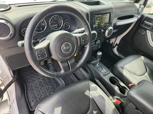 Used 2015 Jeep Wrangler Sahara w/ Dual Top Group AWD/4WD image 27