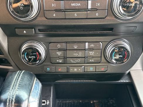 Used 2018 Ford F150 Lariat w/ Equipment Group 502A Luxury AWD/4WD image 33