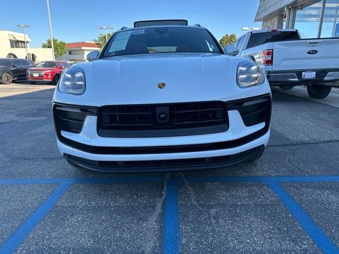 Used 2022 Porsche Macan AWD/4WD image 2