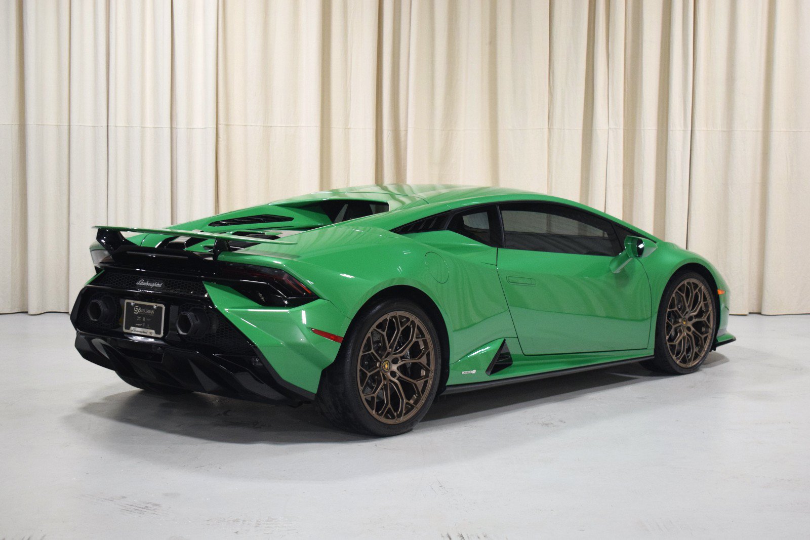 Used 2023 Lamborghini Huracan Tecnica RWD image 4
