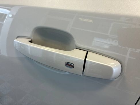 Used 2017 GMC Acadia SLE w/ Driver Alert Package I FWD image 8