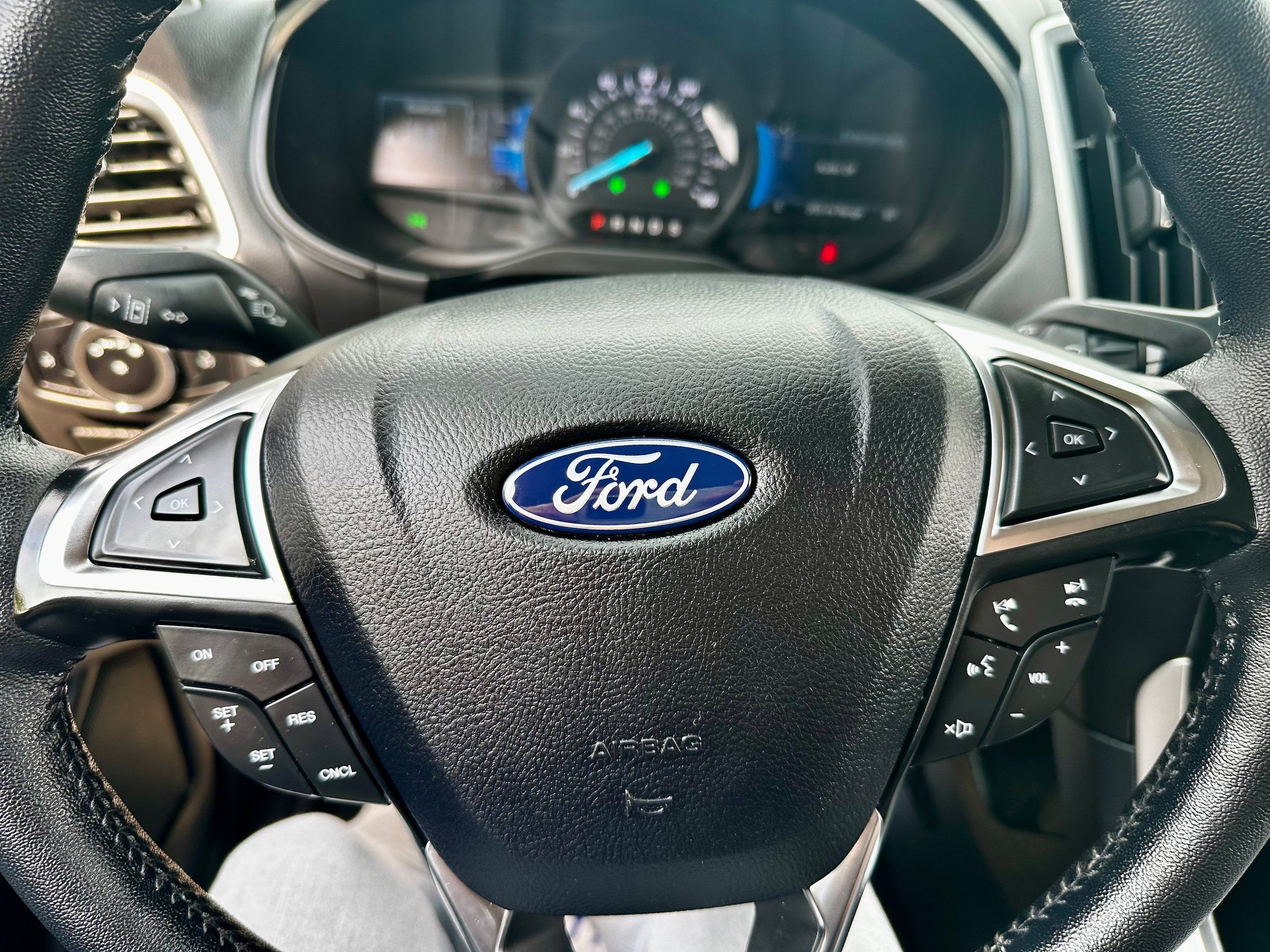 Used 2024 Ford Edge SEL AWD/4WD image 14