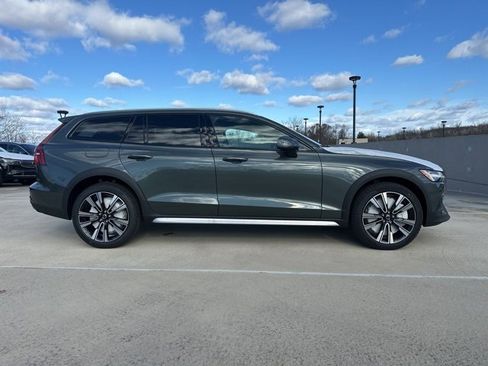 New 2026 Volvo V60 B5 Cross Country Ultra w/ Climate Package image 8