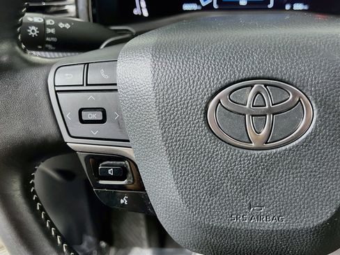 Used 2025 Toyota Camry SE FWD image 19