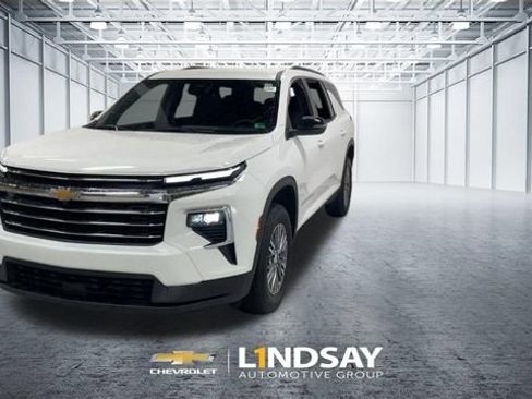 Used 2025 Chevrolet Traverse LT AWD/4WD image 5
