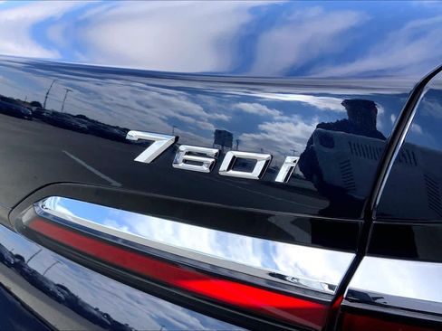 Certified 2023 BMW 760i xDrive w/ Luxury Rear Seating Package image 10