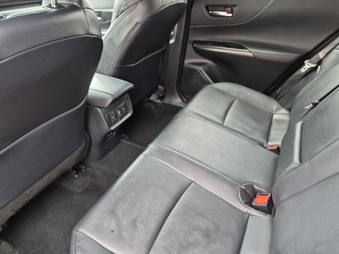 Used 2023 Toyota Venza XLE AWD/4WD image 11
