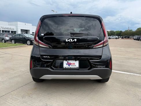 Used 2025 Kia Soul LX w/ LX Technology Package FWD image 7