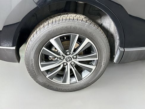 Used 2024 Toyota Venza LE AWD/4WD image 33