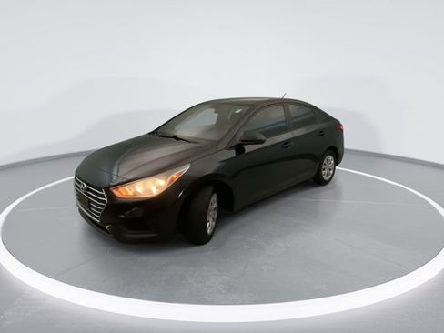 Used 2022 Hyundai Accent SE FWD image 2