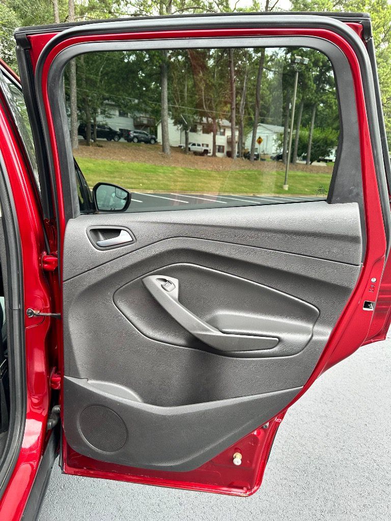 Used 2017 Ford Escape SE FWD image 18