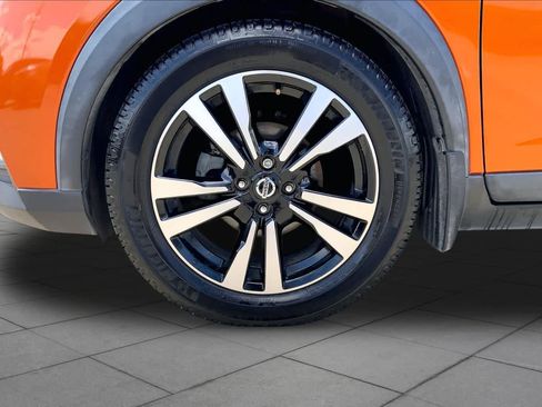 Used 2019 Nissan Kicks SR w/ SR Premium Package FWD image 11