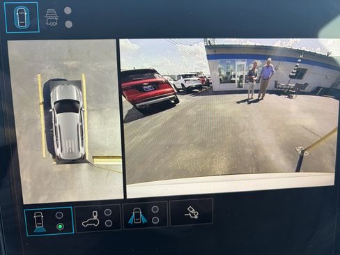 Used 2025 GMC Acadia Elevation FWD image 17
