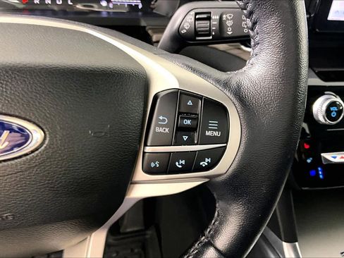 Used 2022 Ford Explorer Limited image 24