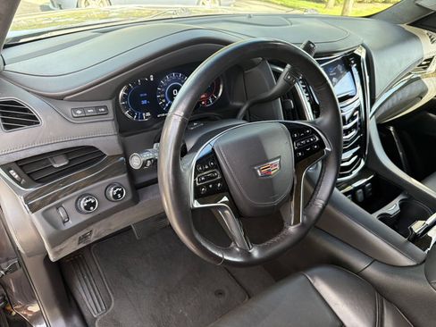 Used 2018 Cadillac Escalade Platinum AWD/4WD image 23