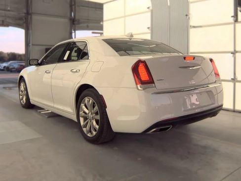 Used 2019 Chrysler 300 Limited AWD/4WD image 2