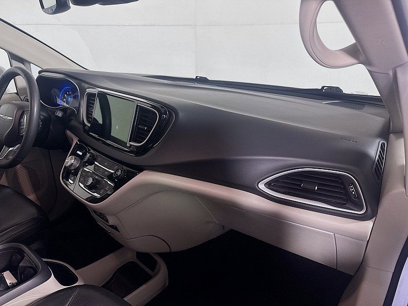 Used 2022 Chrysler Pacifica Touring-L FWD image 28